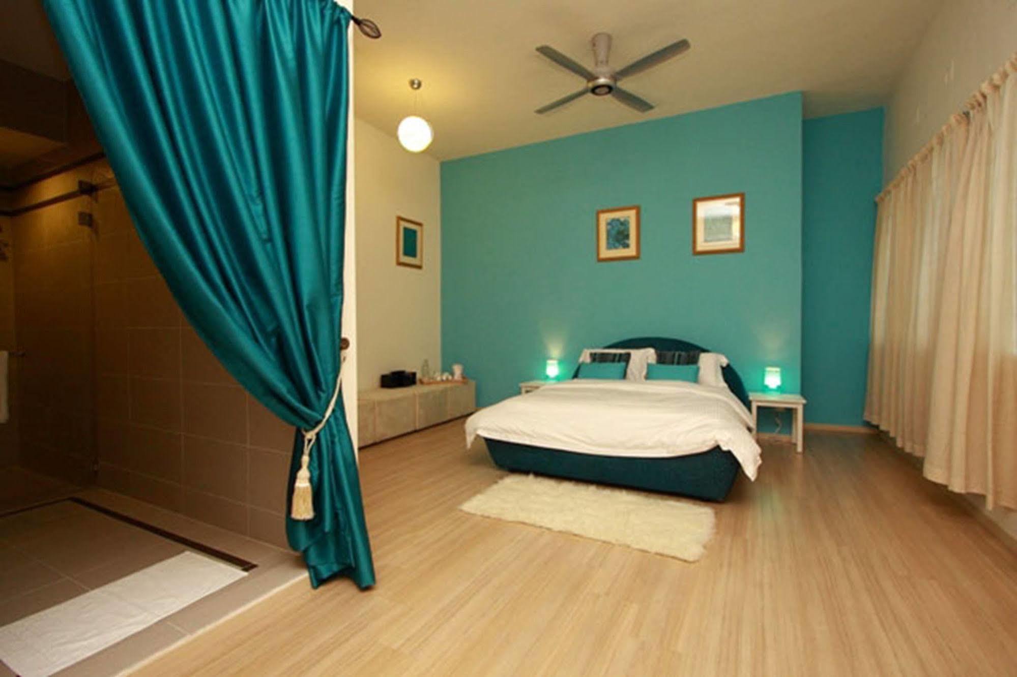 Chymes Hotel Tanjung Bungah  Extérieur photo