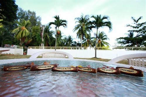 Chymes Hotel Tanjung Bungah  Extérieur photo